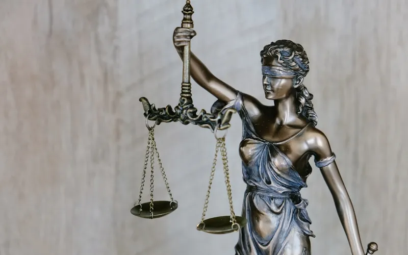 Prestij Hukuk & Danışmanlık kurumsal kütüphane ve resmi toplantı alanı